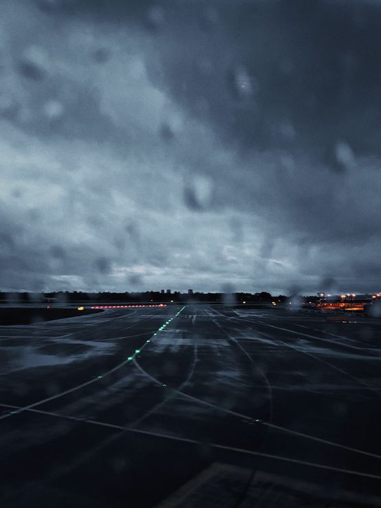 Regnvær på flyplass